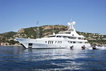 deniki yacht proprietario